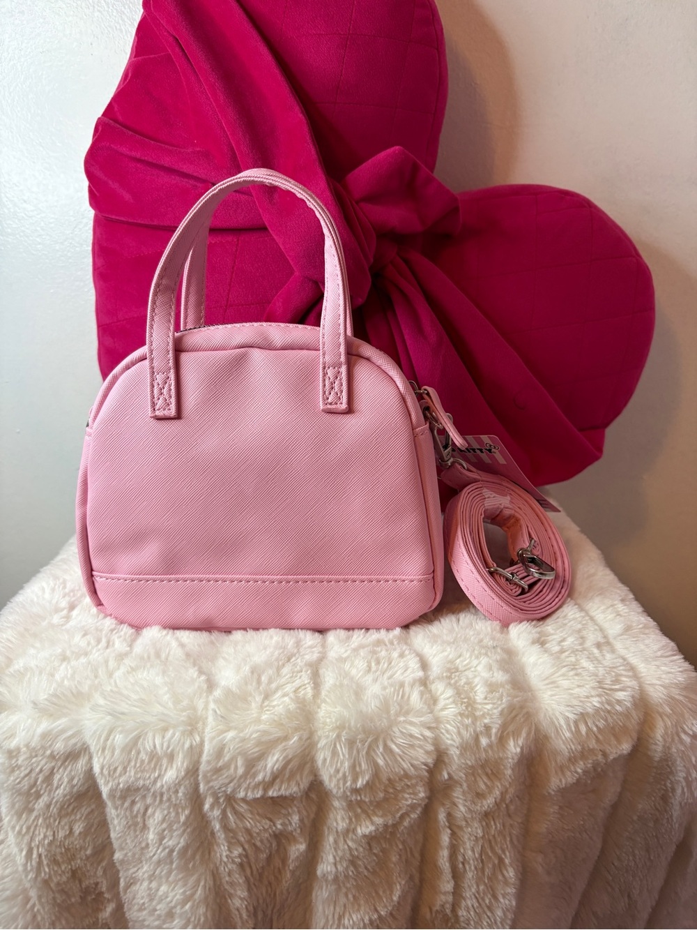 Hello Kitty mini handbag with crossbody strap - Picture 2 of 4